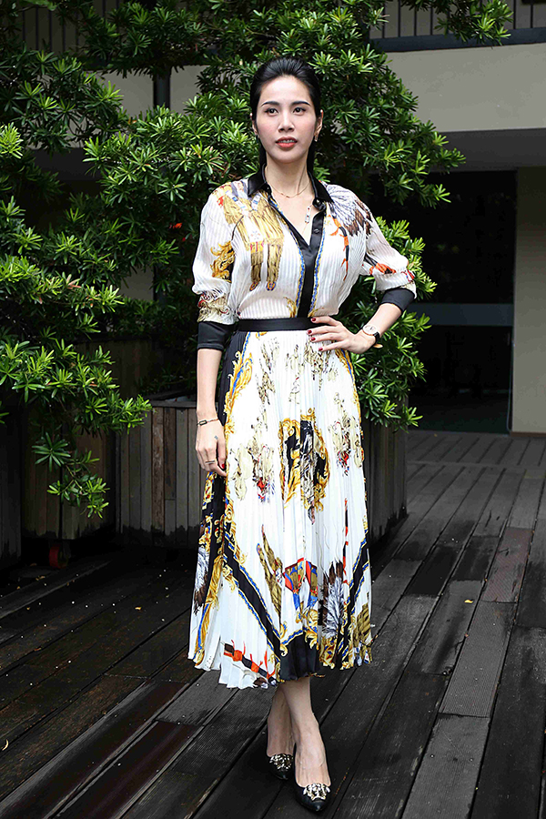 Thuỷ Tiên mặc set trang phục hơn một tỷ đồng sánh vai chồng